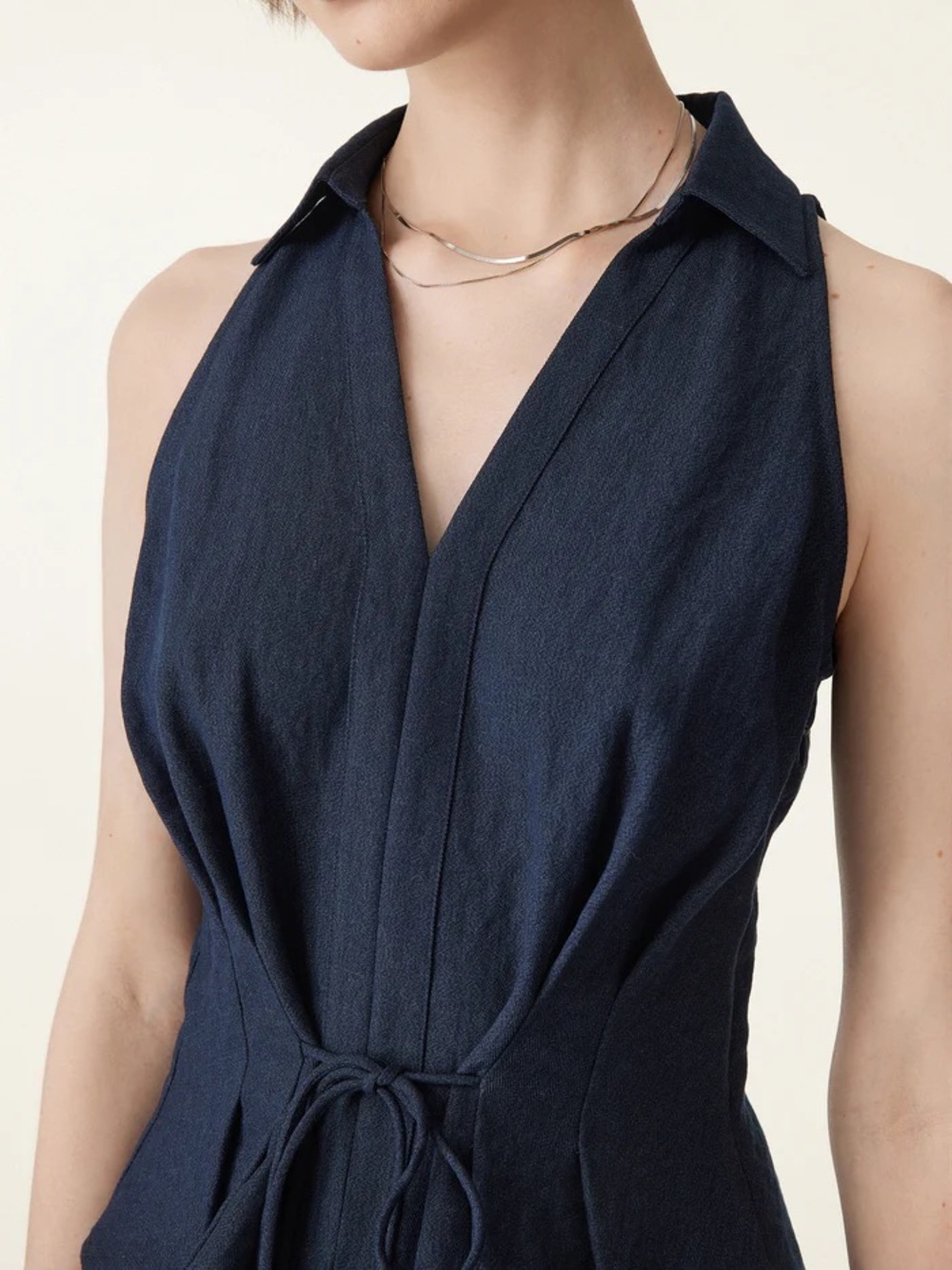 NWT OGL Viscose-Linen Weave
Collared V-neck Pleated Sleeveless Top in Navy - Picture 9 of 10